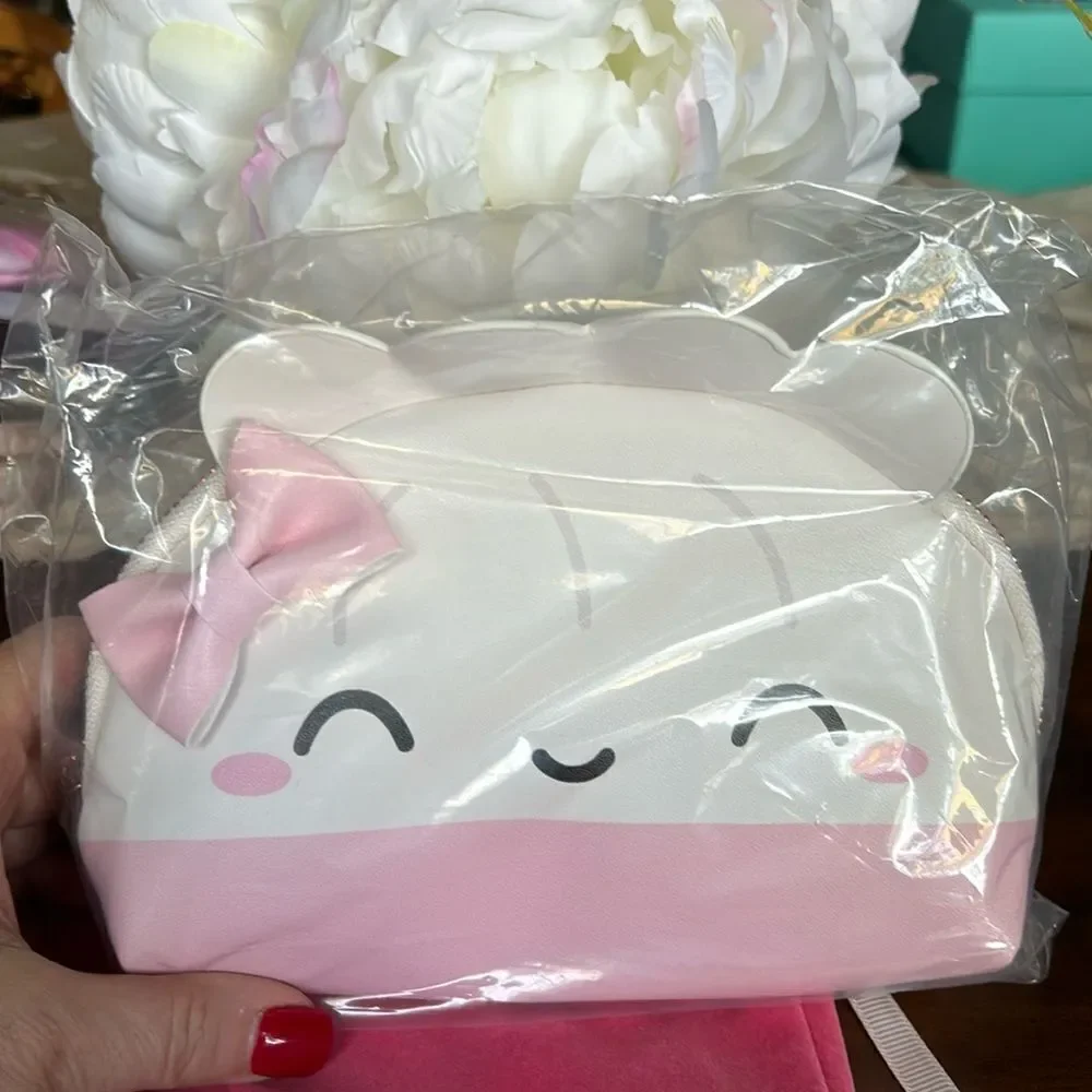 Cosmetic bag NwT dumpling pink and white motive